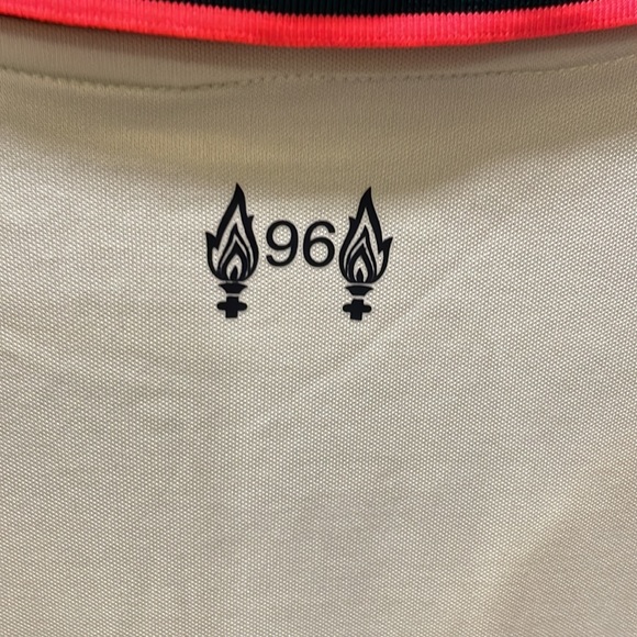 Nike Liverpool Jersey 2021/22 - Picture 7 of 7